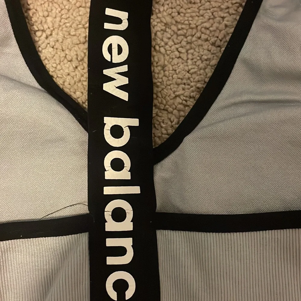 New Balance Sports Bra - Picture 4 of 5